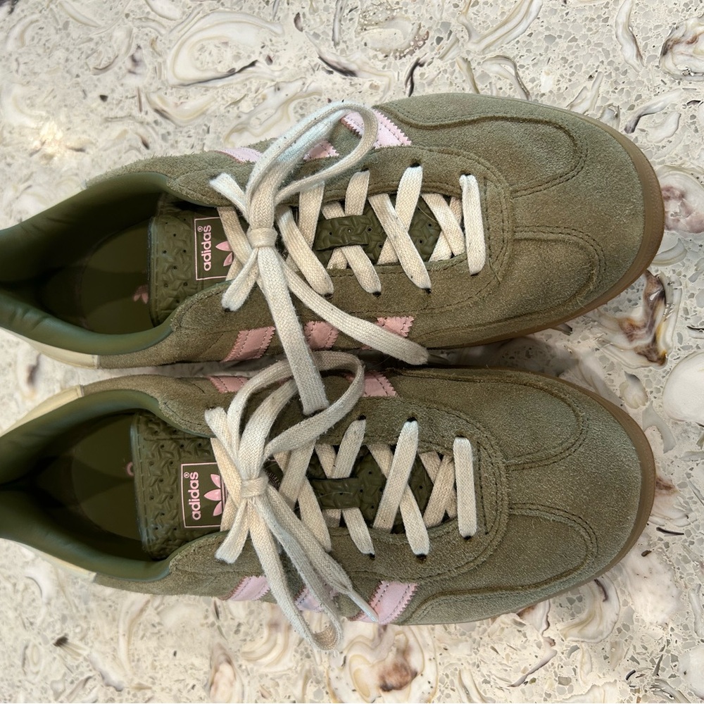 Adidas Women's Gazelle Focus Olive Green Sneakers 6.5 - Picture 4 of 6